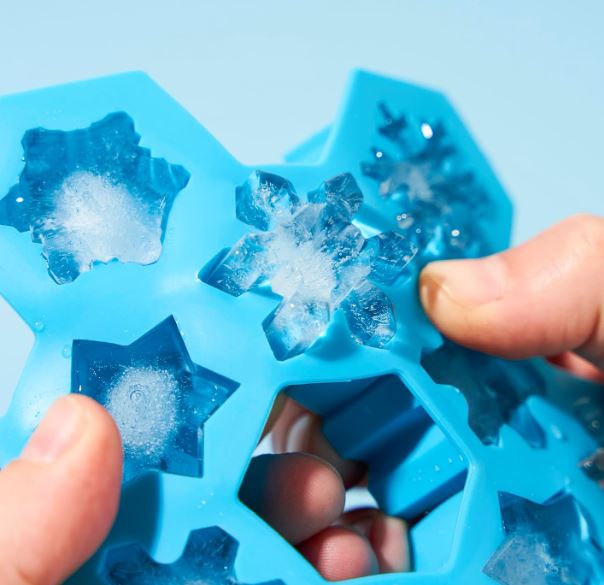 12 Cavity Christmas Snowflake Ice Cube Mold