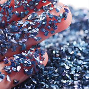 حبيبات معدنية رمادية